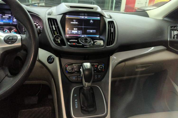 Used Ford Kuga 2013 2.0L GTDi Four-Wheel Drive Premium Model Audio And AC Panel