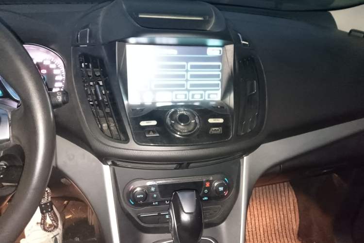 Used Ford Kuga 2013 1.6L GTDi Two-Wheel-Drive Trend Model Audio And AC Panel