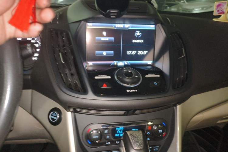 Used Ford Kuga 2013 2.0L GTDi Four-Wheel Drive Premium Model Audio And AC Panel