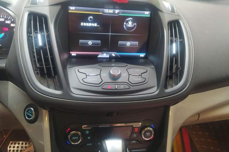 Used Ford Kuga 2013 1.6L GTDi 4x4 Elite Model Audio And AC Panel