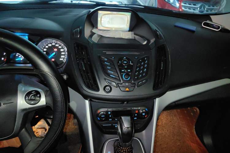 Used Ford Kuga 2013 1.6L GTDi Two-Wheel-Drive Trend Model Audio And AC Panel