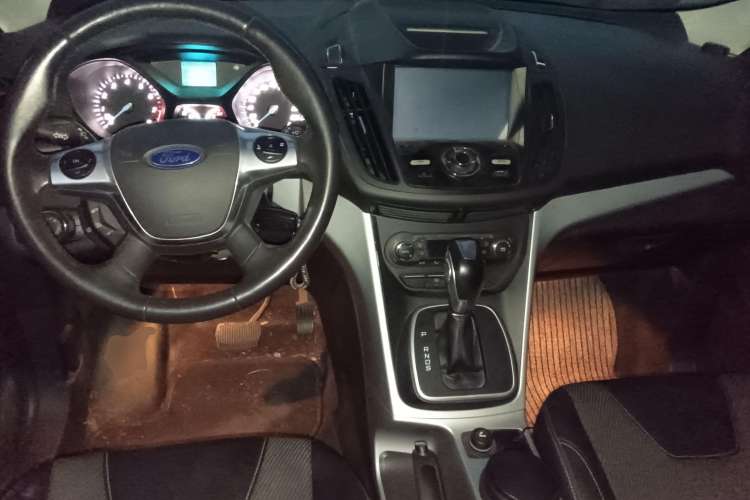 Used Ford Kuga 2013 1.6L GTDi Two-Wheel-Drive Trend Model Center Console