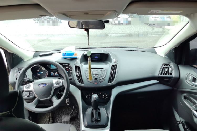 Used Ford Kuga 2013 1.6L GTDi Two-Wheel-Drive Comfort Model Center Console
