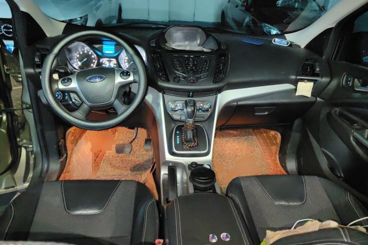 Used Ford Kuga 2013 1.6L GTDi Two-Wheel-Drive Trend Model Center Console
