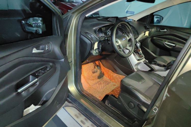 Used Ford Kuga 2013 1.6L GTDi Two-Wheel-Drive Trend Model Driver Seat