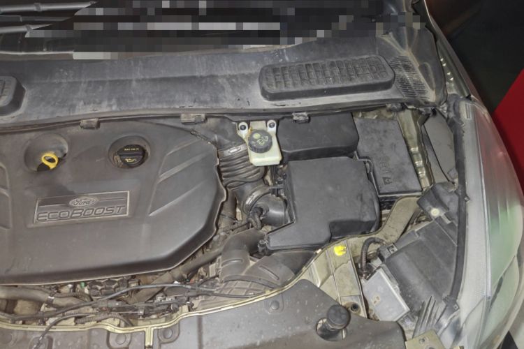 Used Ford Kuga 2013 2.0L GTDi Four-Wheel Drive Premium Model Engine Bay Left