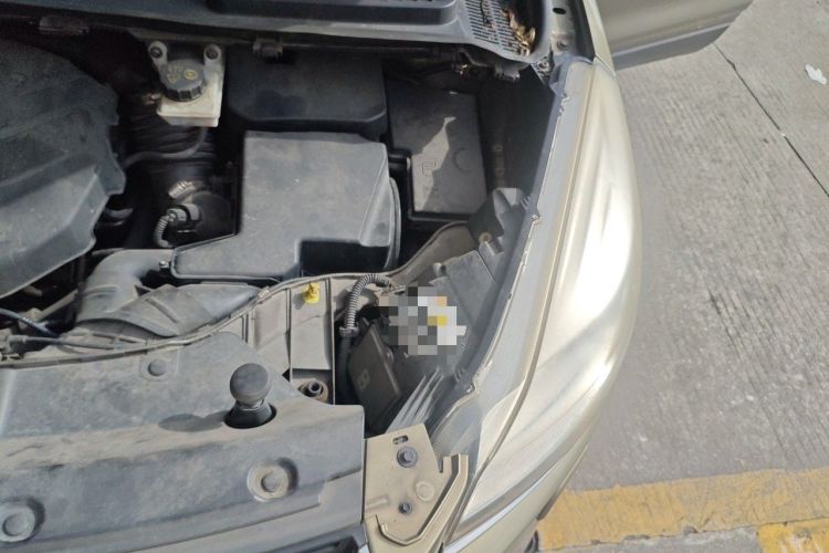 Used Ford Kuga 2013 2.0L GTDi Four-Wheel-Drive Sport Model Engine Bay Left