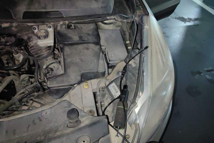 Used Ford Kuga 2013 1.6L GTDi Two-Wheel-Drive Trend Model Engine Bay Left