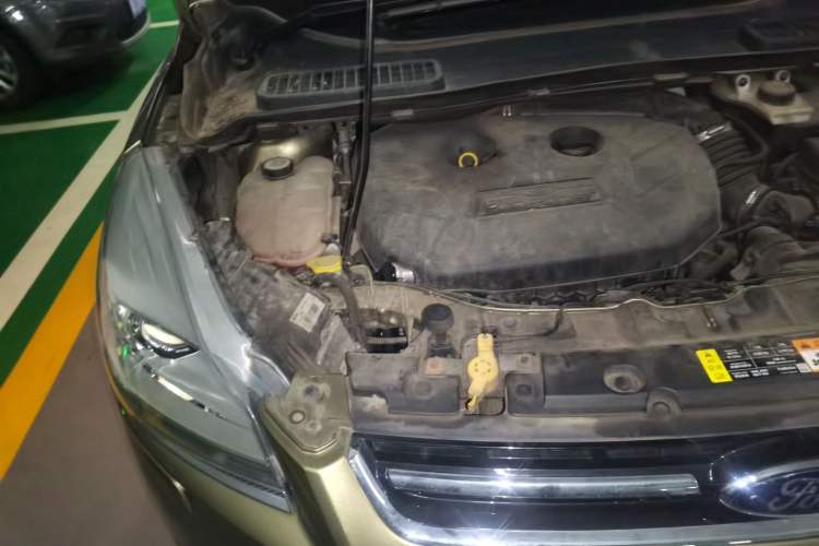 Used Ford Kuga 2013 2.0L GTDi Four-Wheel Drive Premium Model Engine Bay Right