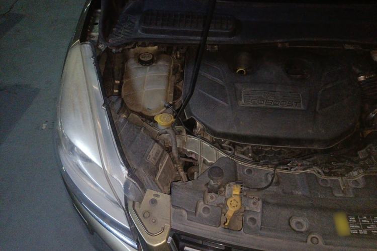 Used Ford Kuga 2013 2.0L GTDi Four-Wheel-Drive Elite Model Engine Bay Right