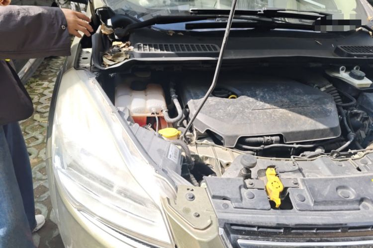 Used Ford Kuga 2013 1.6L GTDi 4x4 Elite Model Engine Bay Right