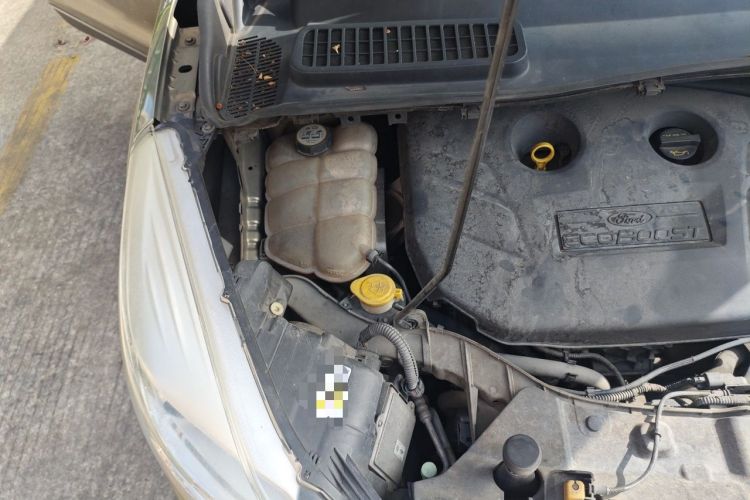Used Ford Kuga 2013 2.0L GTDi Four-Wheel-Drive Sport Model Engine Bay Right