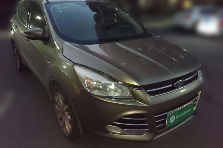 Used Ford Kuga 2013 1.6L GTDi Two-Wheel-Drive Trend Model Front Right 45 Deg
