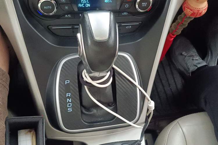 Used Ford Kuga 2013 1.6L GTDi 4x4 Elite Model Gear Lever