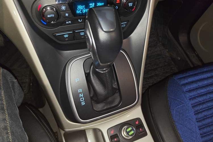 Used Ford Kuga 2013 2.0L GTDi Four-Wheel Drive Premium Model Gear Lever