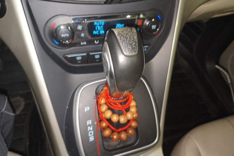 Used Ford Kuga 2013 2.0L GTDi Four-Wheel Drive Premium Model Gear Lever