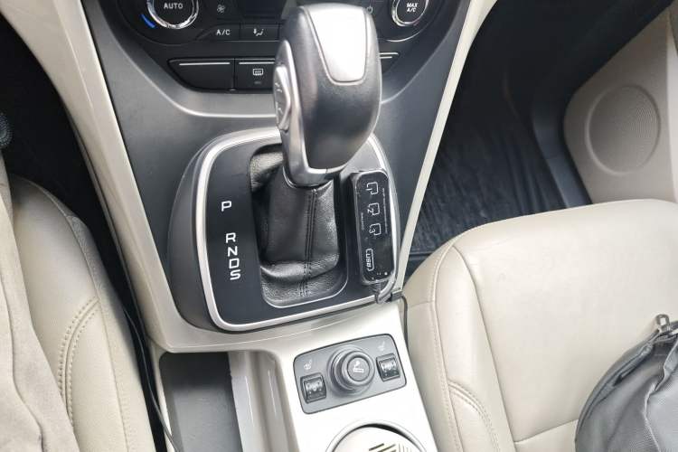 Used Ford Kuga 2013 1.6L GTDi 4x4 Elite Model Gear Lever