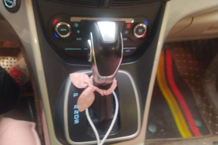 Used Ford Kuga 2013 1.6L GTDi 4x4 Elite Model Gear Lever