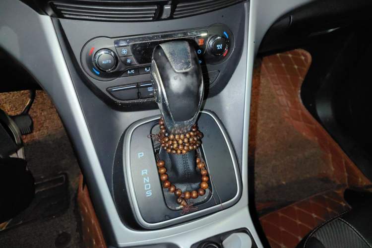 Used Ford Kuga 2013 1.6L GTDi Two-Wheel-Drive Trend Model Gear Lever
