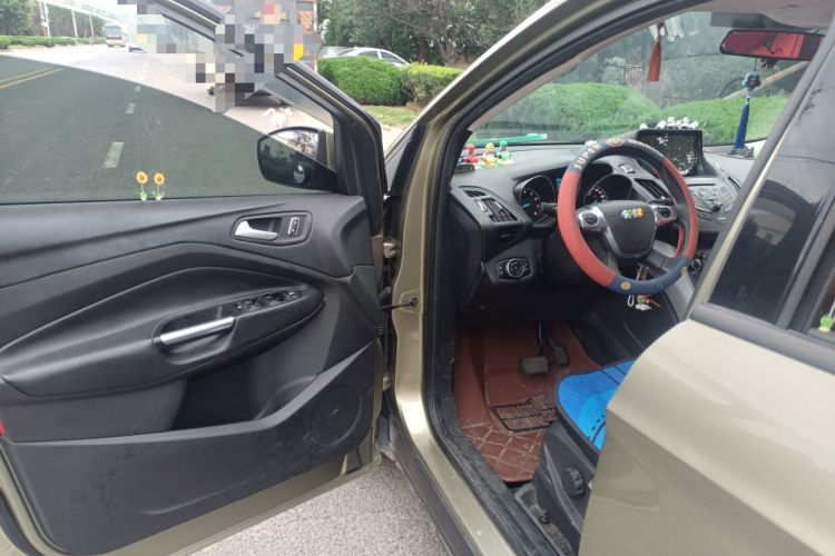 Used Ford Kuga 2013 1.6L GTDi Two-Wheel-Drive Comfort Model Interior 3