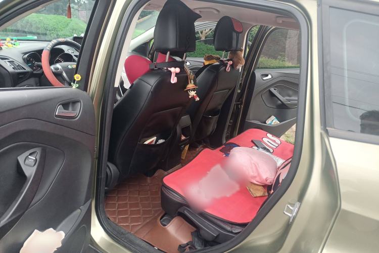 Used Ford Kuga 2013 1.6L GTDi Two-Wheel-Drive Comfort Model Interior 4