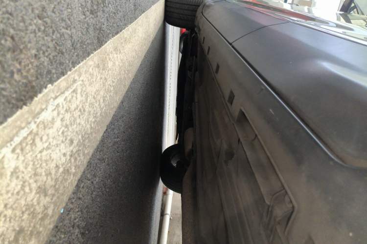 Used Ford Kuga 2013 2.0L GTDi Four-Wheel Drive Premium Model Left Side Sill