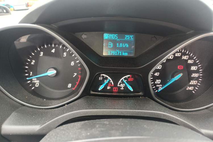 Used Ford Kuga 2013 1.6L GTDi Two-Wheel-Drive Comfort Model Odometer Close Up
