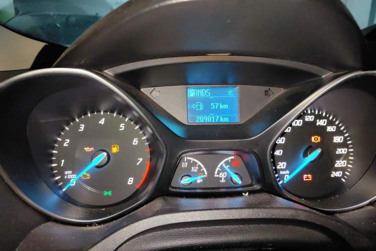 Used Ford Kuga 2013 1.6L GTDi Two-Wheel-Drive Trend Model Odometer Close Up