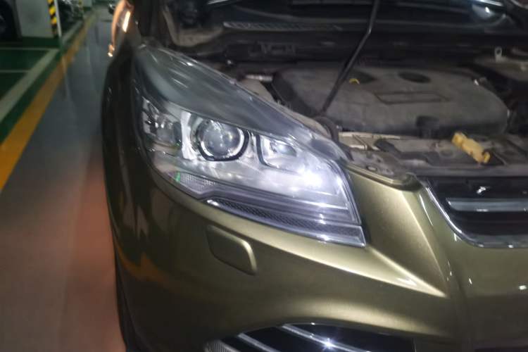 Used Ford Kuga 2013 2.0L GTDi Four-Wheel Drive Premium Model Right Front Headlight
