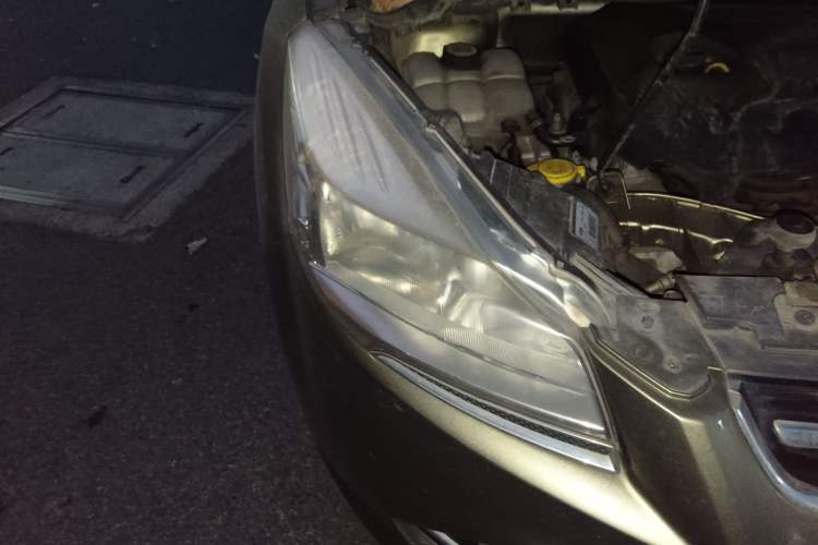 Used Ford Kuga 2013 1.6L GTDi Two-Wheel-Drive Trend Model Right Front Headlight