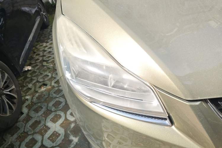 Used Ford Kuga 2013 1.6L GTDi 4x4 Elite Model Right Front Headlight