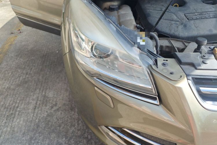 Used Ford Kuga 2013 2.0L GTDi Four-Wheel-Drive Sport Model Right Front Headlight