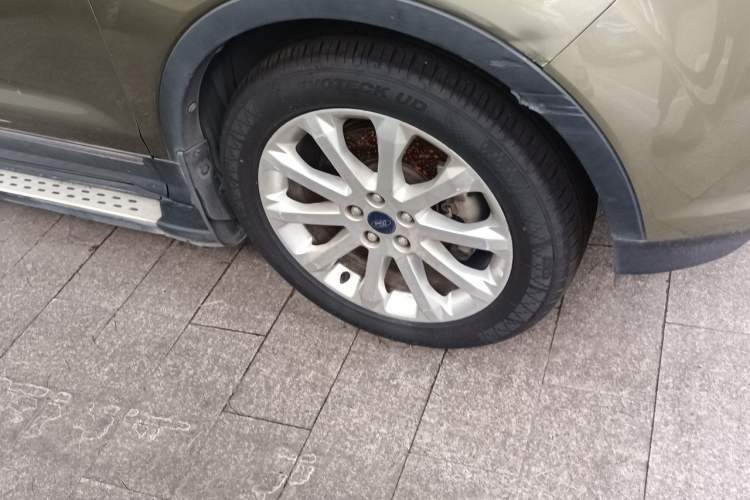 Used Ford Kuga 2013 1.6L GTDi 4x4 Elite Model Right Front Wheel Hub