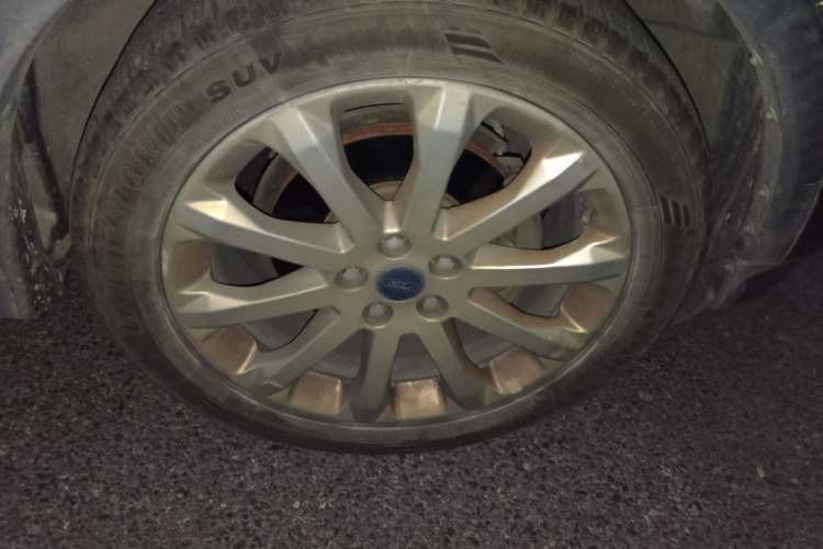 Used Ford Kuga 2013 1.6L GTDi Two-Wheel-Drive Trend Model Right Front Wheel Hub
