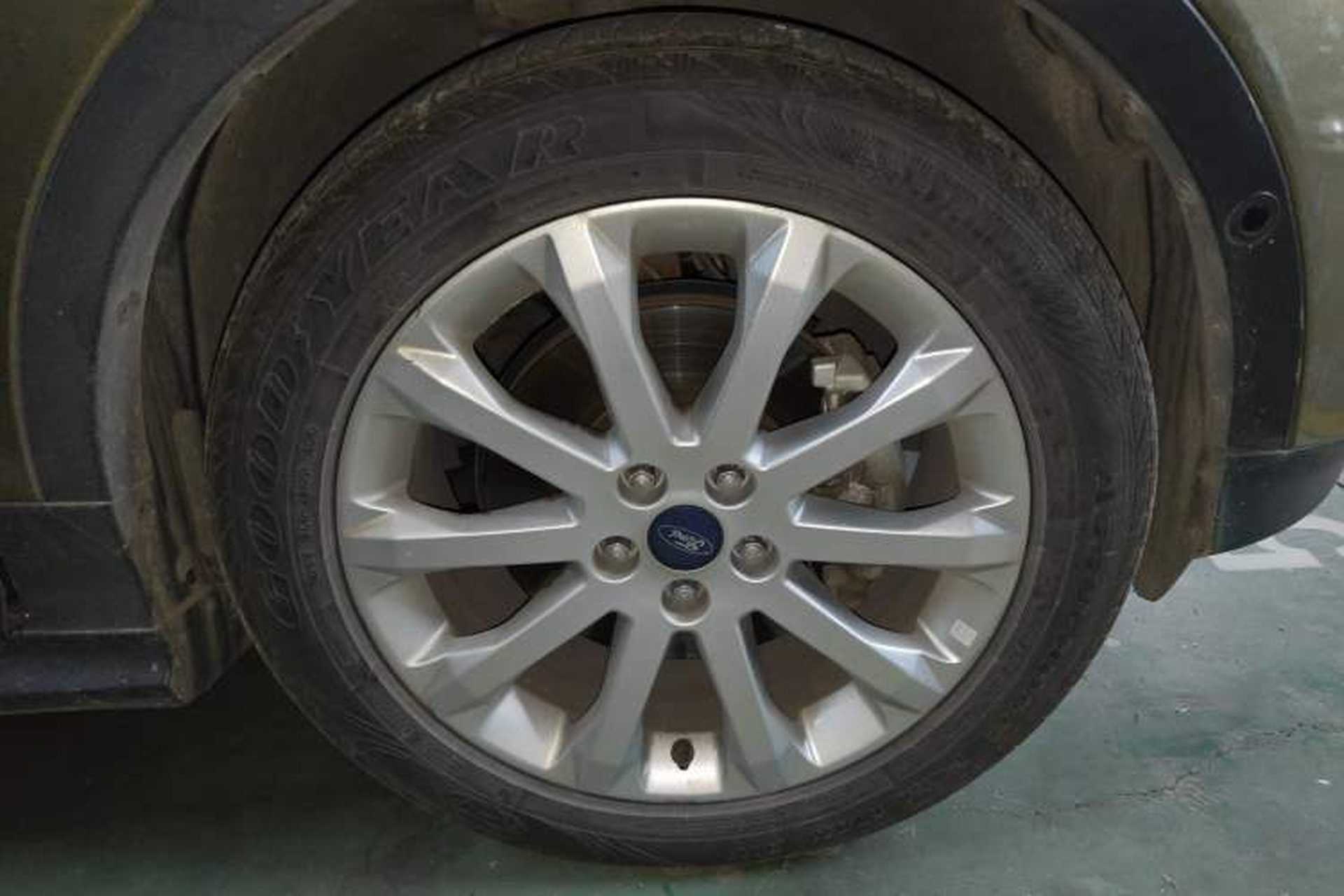 Used Ford Kuga 2013 2.0L GTDi Four-Wheel Drive Premium Model Right Front Wheel Hub