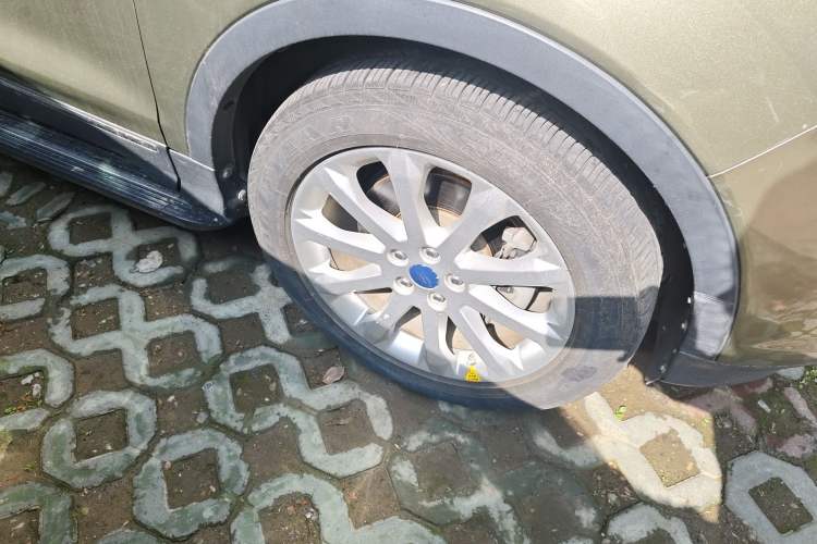 Used Ford Kuga 2013 1.6L GTDi 4x4 Elite Model Right Front Wheel Hub