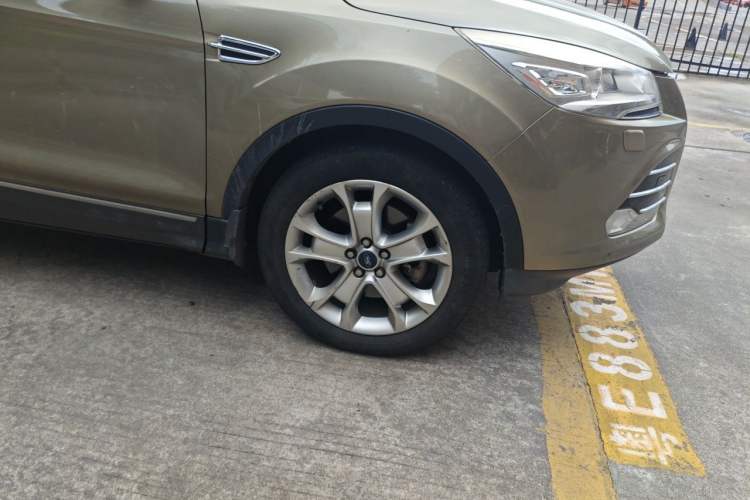 Used Ford Kuga 2013 2.0L GTDi Four-Wheel-Drive Sport Model Right Front Wheel Hub