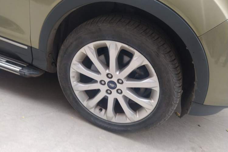 Used Ford Kuga 2013 1.6L GTDi 4x4 Elite Model Right Front Wheel Hub