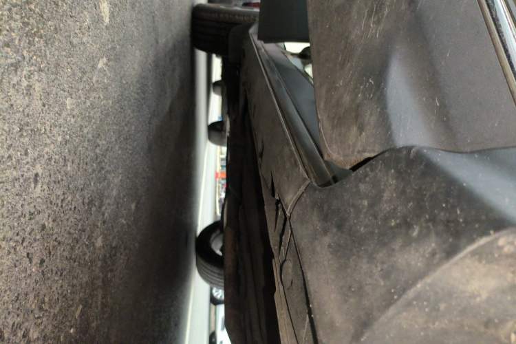 Used Ford Kuga 2013 2.0L GTDi Four-Wheel Drive Premium Model Right Side Sill