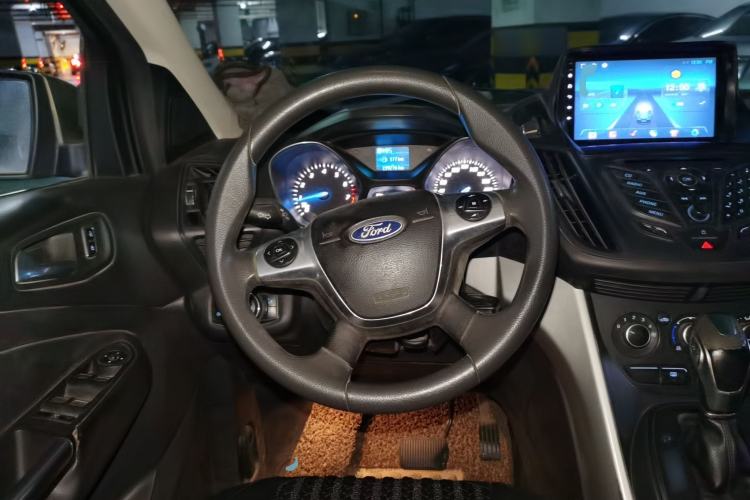 Used Ford Kuga 2013 1.6L GTDi Two-Wheel-Drive Comfort Model Steering Wheel