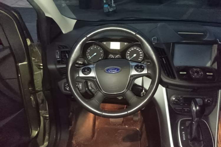 Used Ford Kuga 2013 1.6L GTDi Two-Wheel-Drive Trend Model Steering Wheel