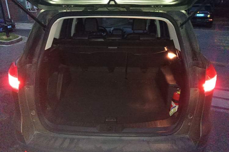 Used Ford Kuga 2013 1.6L GTDi Two-Wheel-Drive Trend Model Trunk