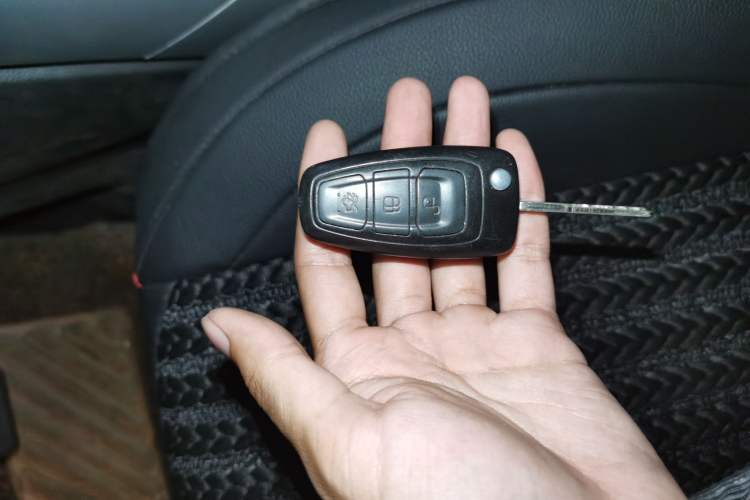 Used Ford Kuga 2013 1.6L GTDi Two-Wheel-Drive Comfort Model Vehicle Key
