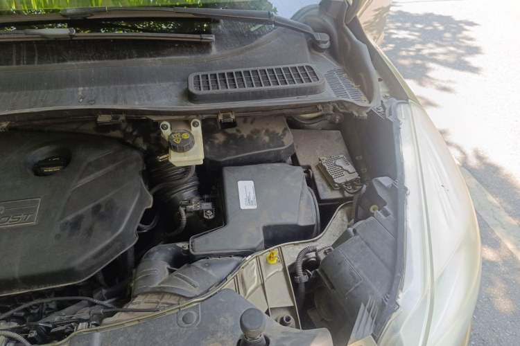 Used Ford Kuga 2013 2.0L GTDi Four-Wheel-Drive Elite Model Engine Bay Left