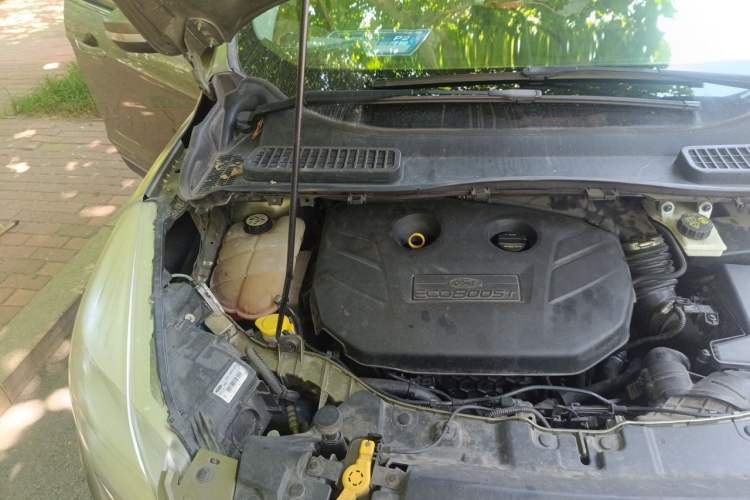 Used Ford Kuga 2013 2.0L GTDi Four-Wheel-Drive Elite Model Engine Bay Right