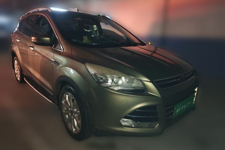Used Ford Kuga 2013 1.6L GTDi Two-Wheel-Drive Trend Model Front Right 45 Deg