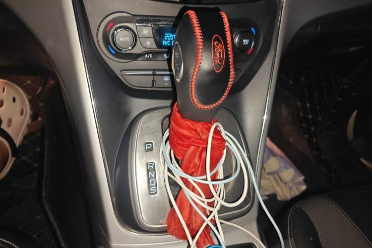 Used Ford Kuga 2013 1.6L GTDi Two-Wheel-Drive Trend Model Gear Lever
