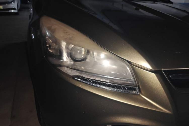 Used Ford Kuga 2013 1.6L GTDi Two-Wheel-Drive Trend Model Right Front Headlight
