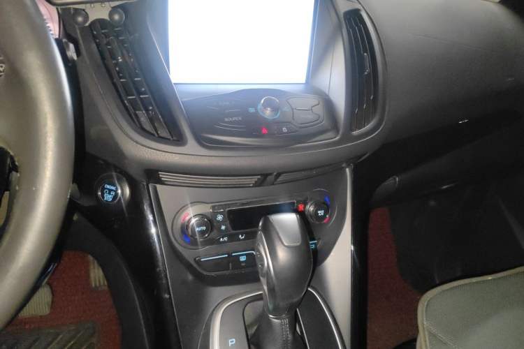 Used Ford Kuga 2013 2.0L GTDi Four-Wheel-Drive Sport Model Audio And AC Panel