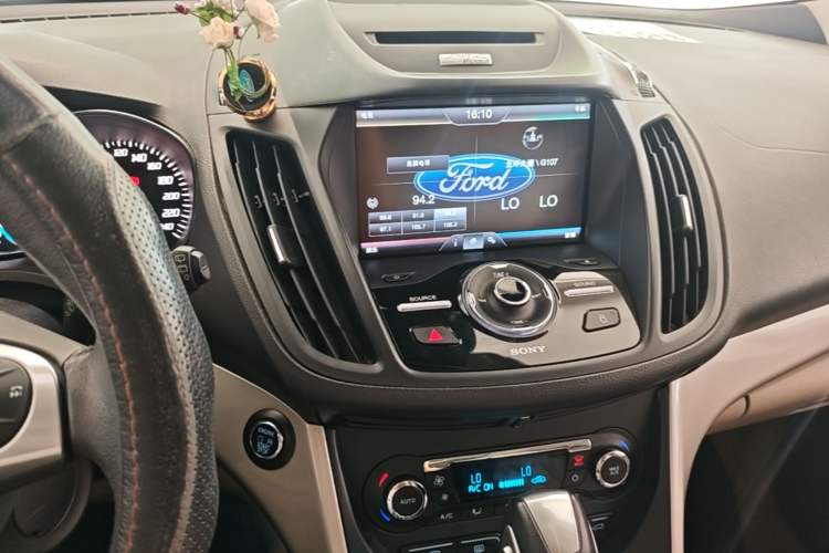 Used Ford Kuga 2013 2.0L GTDi Four-Wheel Drive Premium Model Audio And AC Panel